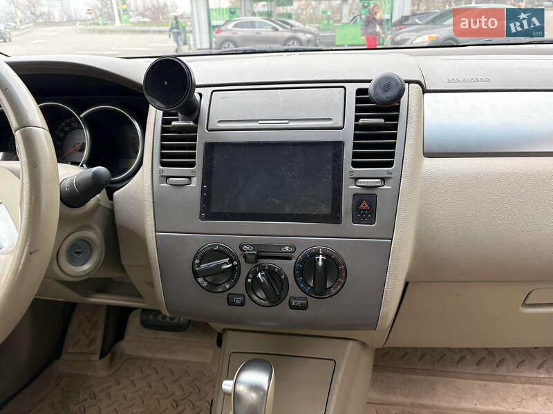 Седан Nissan TIIDA 2008 в Киеве