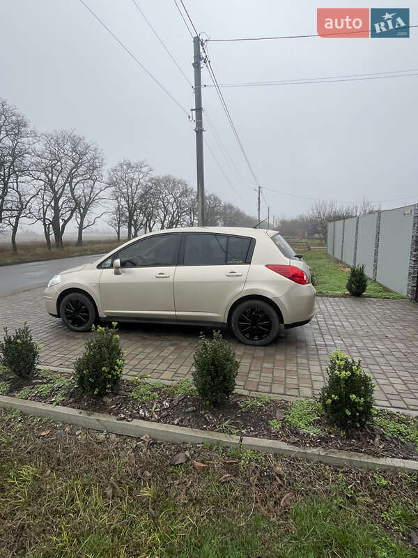 Хэтчбек Nissan TIIDA 2012 в Магдалиновке фото 4 Хэтчбек Nissan TIIDA 2012 в Магдалиновке