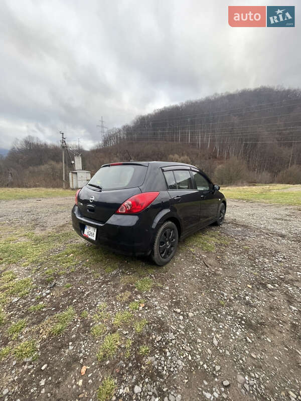 Хэтчбек Nissan TIIDA 2008 в Сваляве