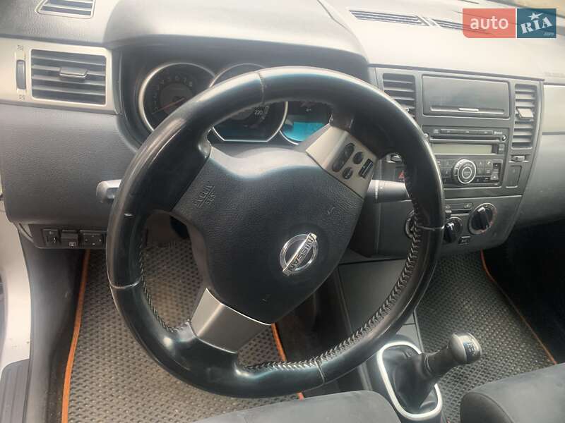 Седан Nissan TIIDA 2010 в Житомире фото 4 Седан Nissan TIIDA 2010 в Житомире