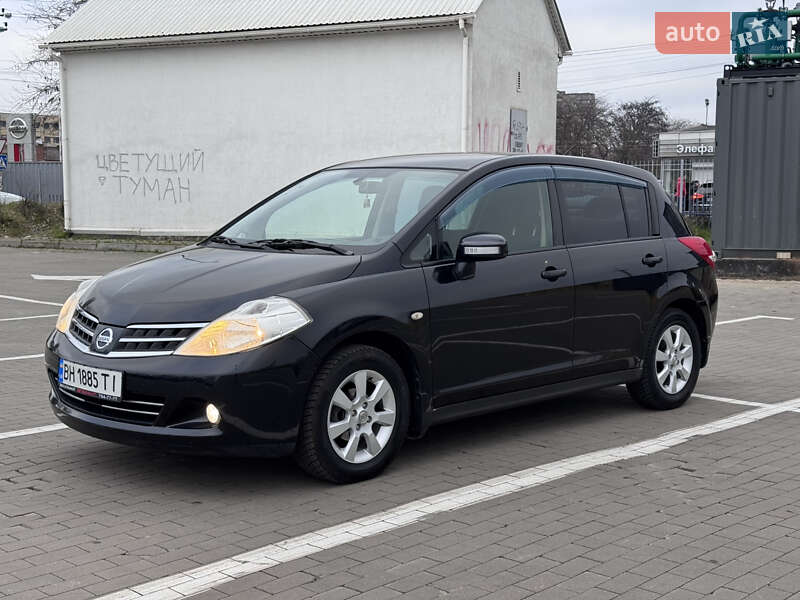Nissan TIIDA 2012
