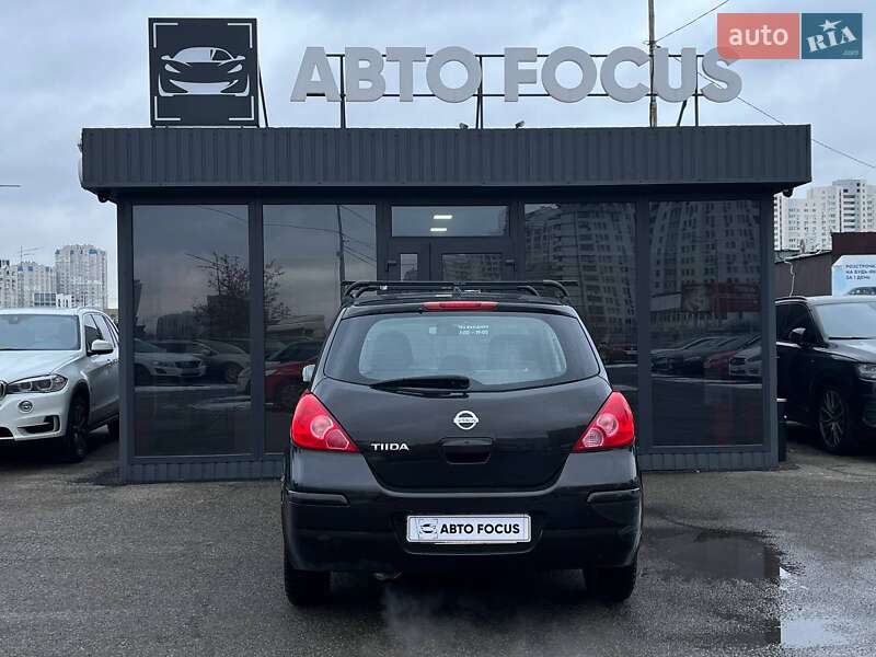 Хэтчбек Nissan TIIDA 2010 в Киеве