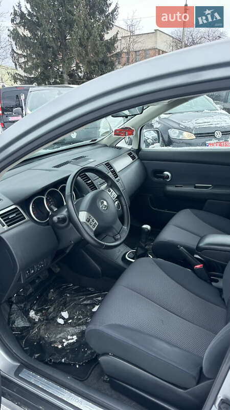 Хэтчбек Nissan TIIDA 2010 в Луцке