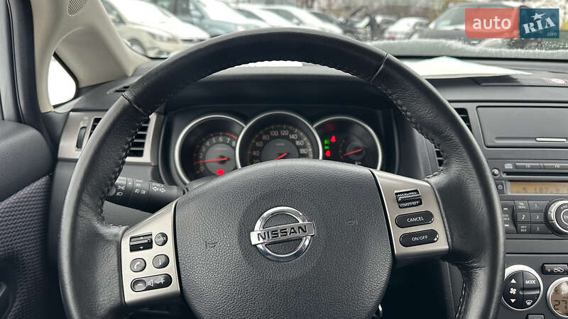 Хэтчбек Nissan TIIDA 2010 в Луцке