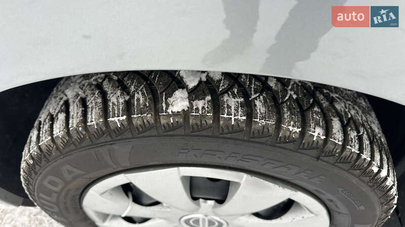 Хэтчбек Nissan TIIDA 2010 в Луцке