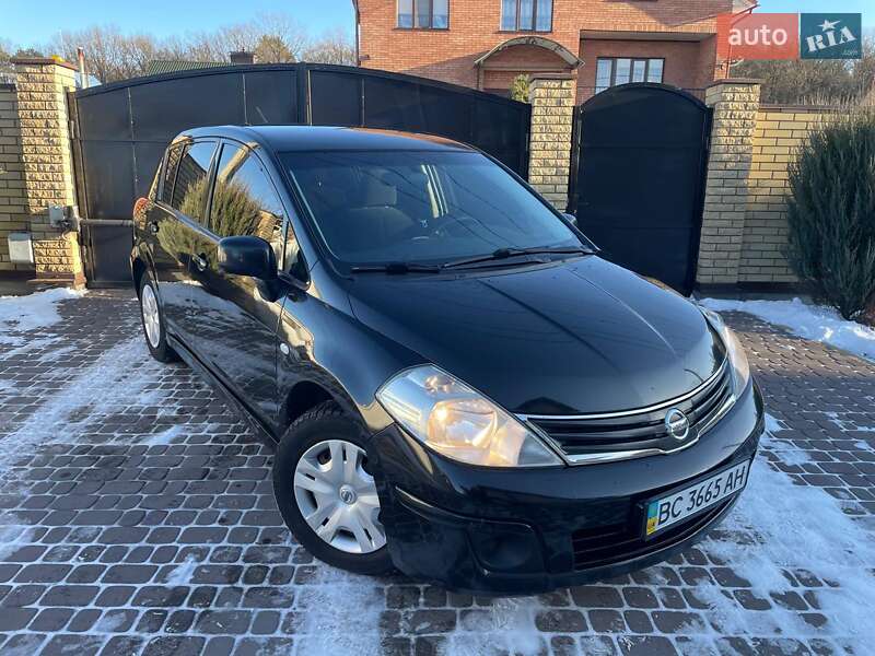 Хэтчбек Nissan TIIDA 2011 в Шептицькому