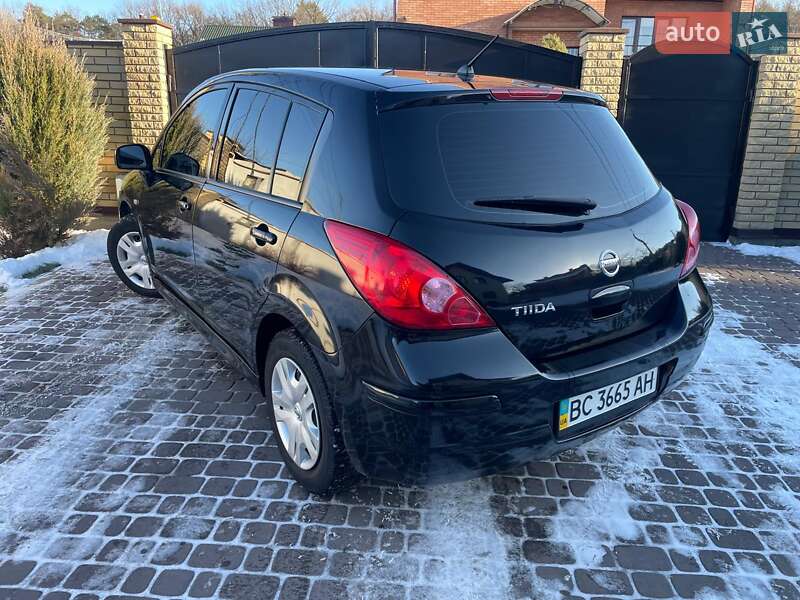 Хэтчбек Nissan TIIDA 2011 в Шептицькому