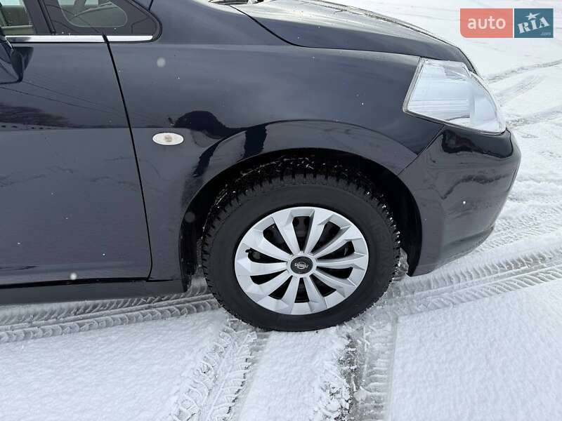 Седан Nissan TIIDA 2008 в Киеве