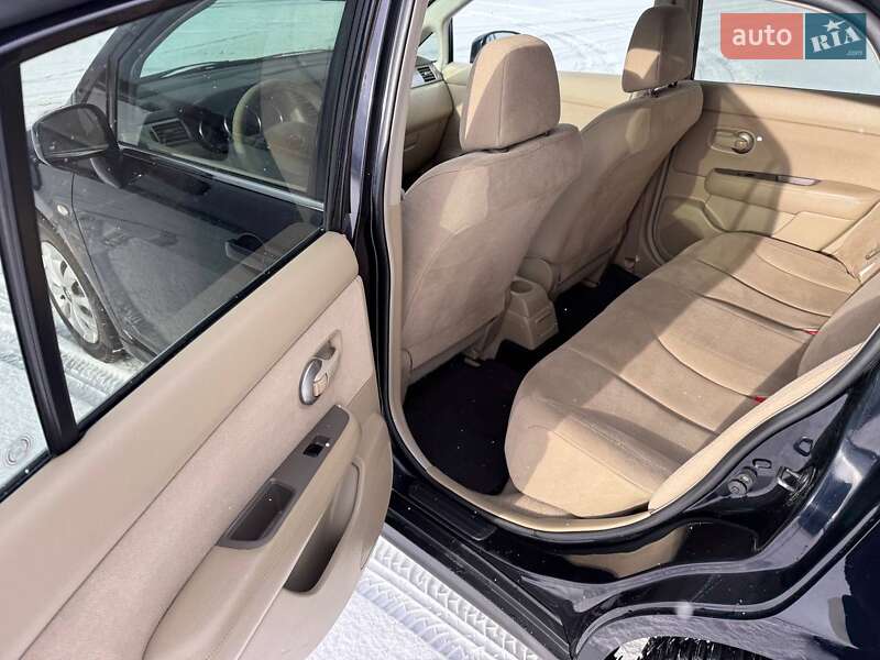 Седан Nissan TIIDA 2008 в Киеве