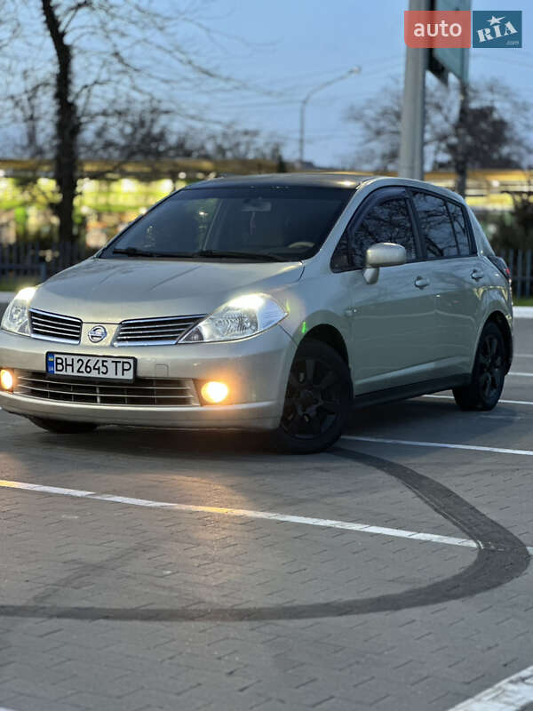 Хетчбек Nissan TIIDA 2006 в Одесі