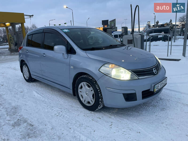 Хетчбек Nissan TIIDA 2011 в Дніпрі