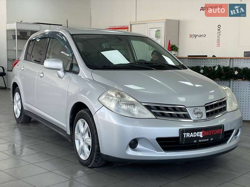Nissan TIIDA 2010