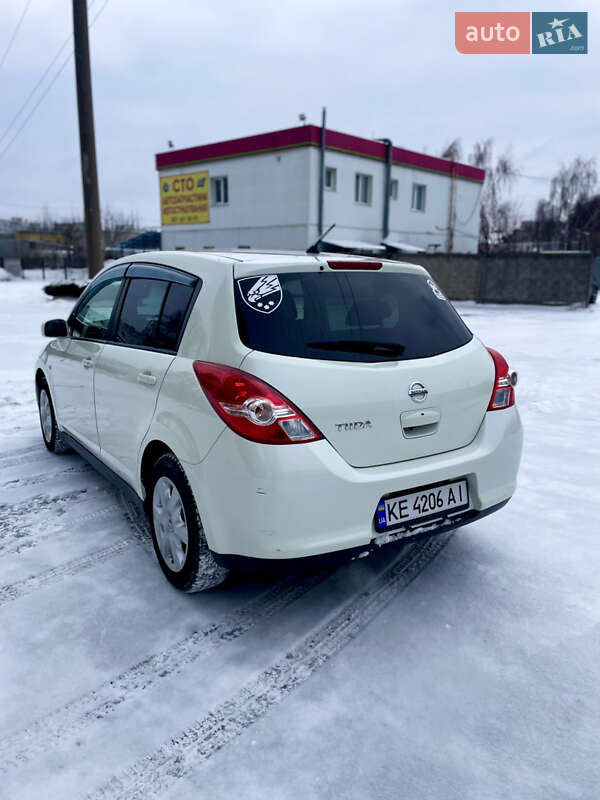 Хэтчбек Nissan TIIDA 2012 в Киеве
