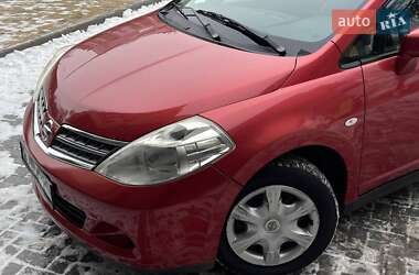 Хэтчбек Nissan TIIDA 2010 в Николаеве