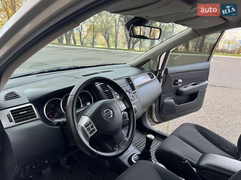 Седан Nissan TIIDA 2011 в Одессе