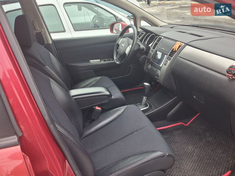 Хэтчбек Nissan TIIDA 2011 в Буче