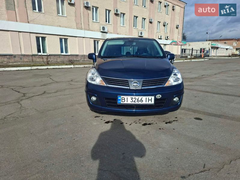 Хэтчбек Nissan TIIDA 2012 в Полтаве