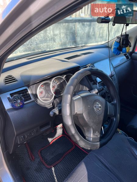 Хэтчбек Nissan TIIDA 2006 в Одессе
