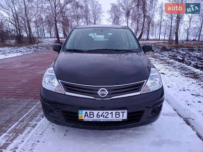 Хэтчбек Nissan TIIDA 2012 в Липовце