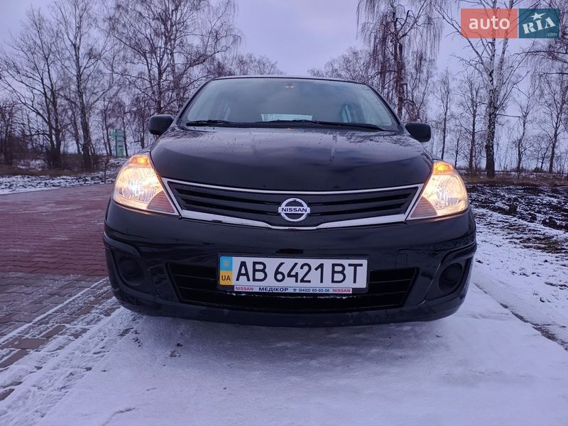 Хэтчбек Nissan TIIDA 2012 в Липовце