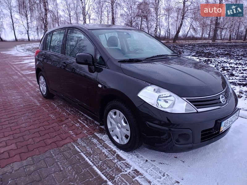Хэтчбек Nissan TIIDA 2012 в Липовце