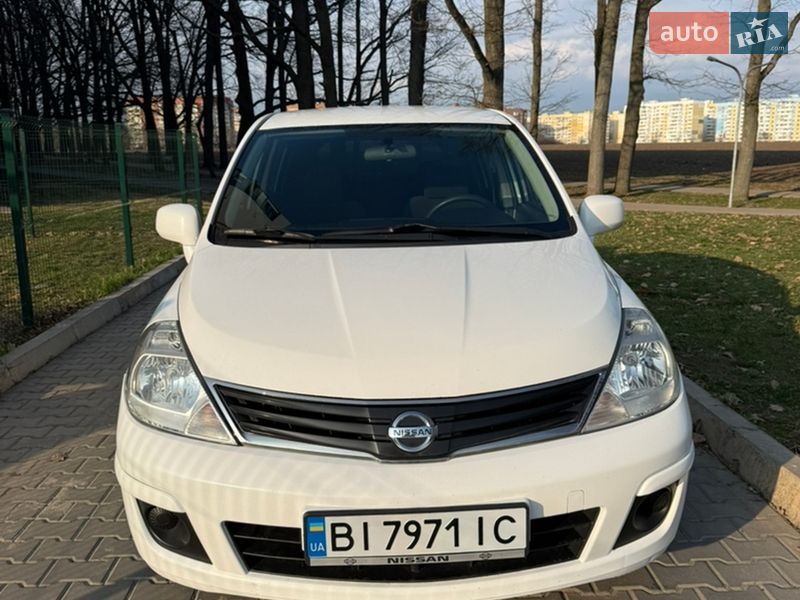 Nissan TIIDA 2012