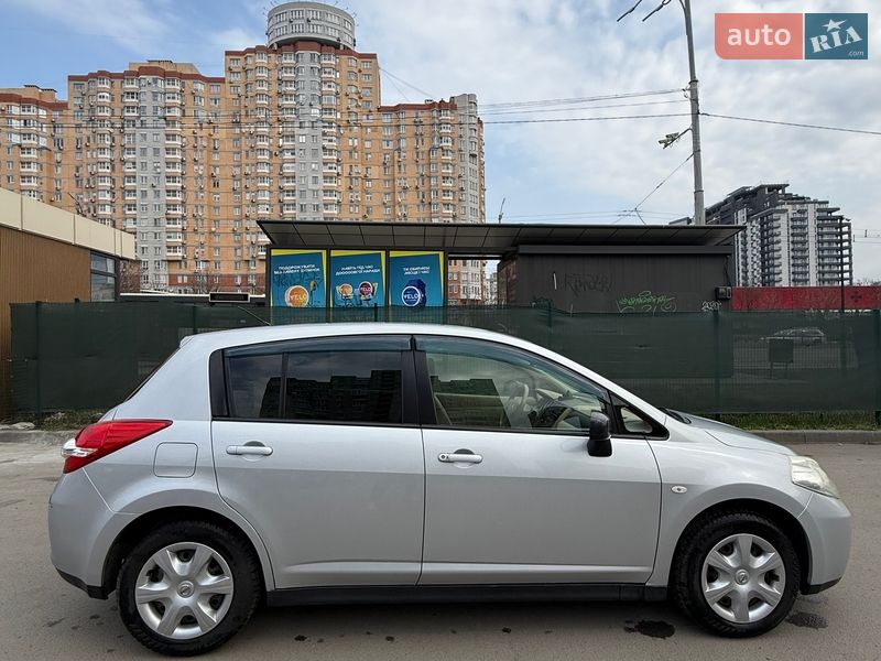 Хэтчбек Nissan TIIDA 2012 в Киеве
