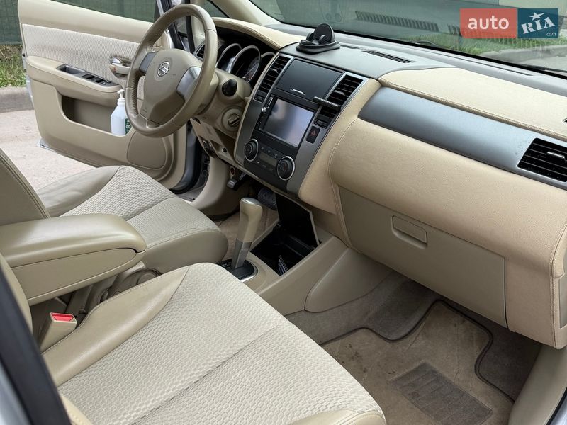 Хэтчбек Nissan TIIDA 2012 в Киеве