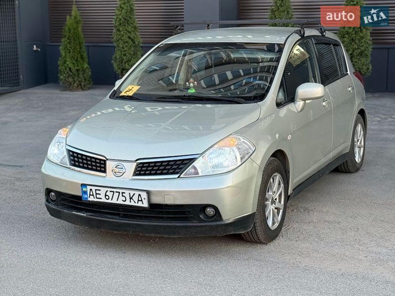 Nissan TIIDA 2008