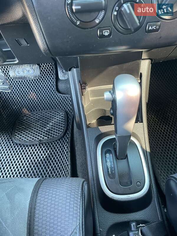 Хетчбек Nissan TIIDA 2008 в Ужгороді