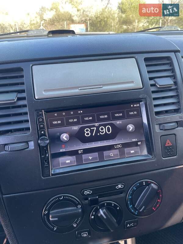 Хетчбек Nissan TIIDA 2008 в Ужгороді