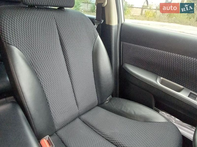 Хэтчбек Nissan TIIDA 2012 в Киеве фото 3 Хэтчбек Nissan TIIDA 2012 в Киеве