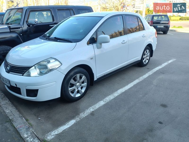 Nissan TIIDA 2008