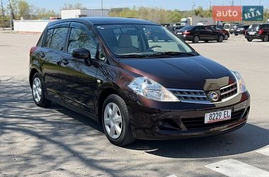 Хетчбек Nissan TIIDA 2011 в Києві