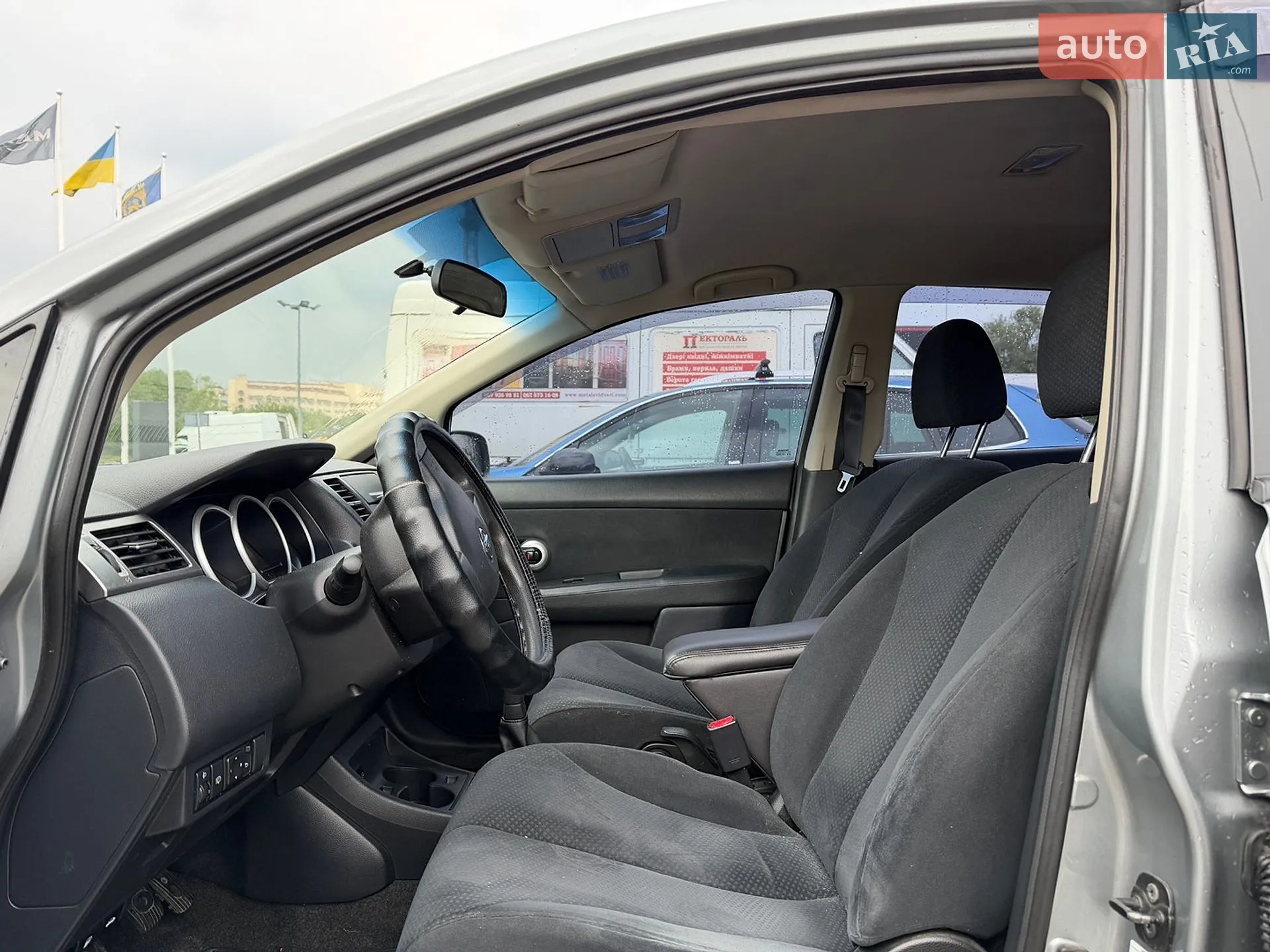 2010 Nissan Tiida - мініатюра 7