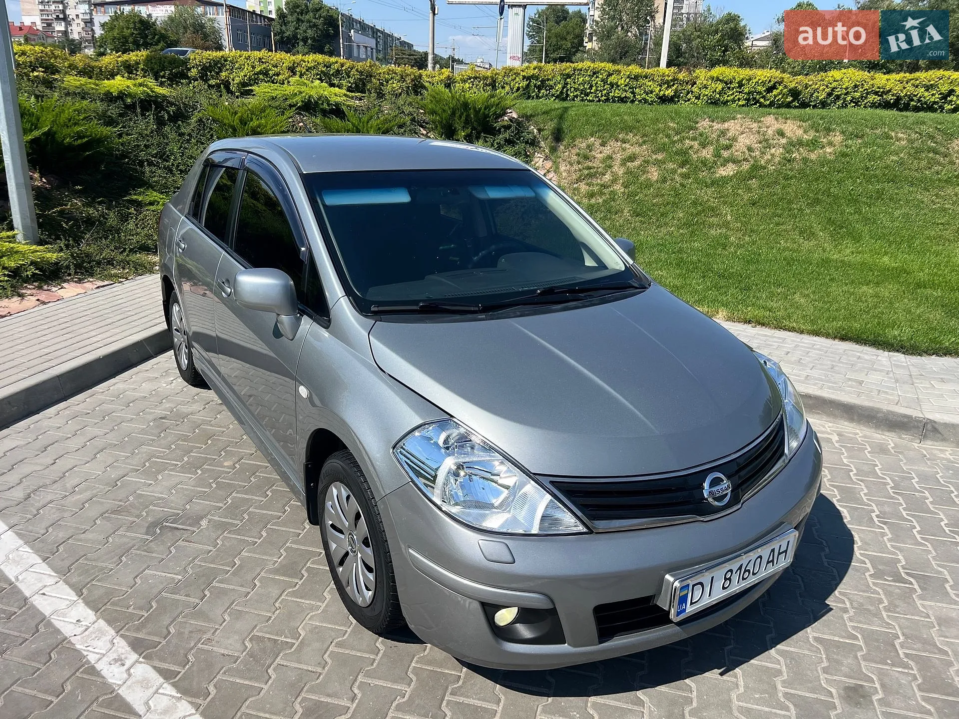 2010 Nissan Tiida - мініатюра 2