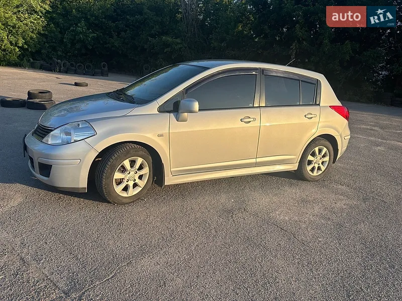 Nissan TIIDA
