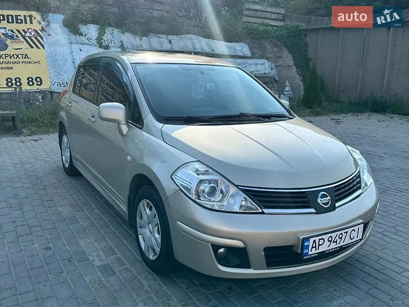 Nissan TIIDA