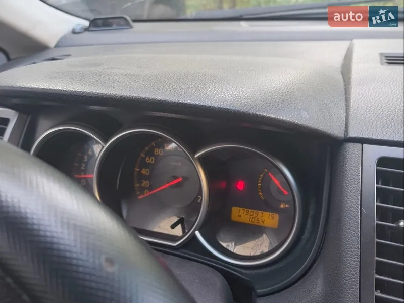 Nissan TIIDA