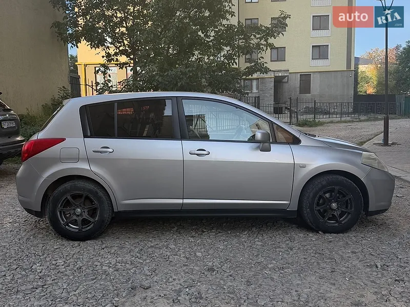 Nissan TIIDA