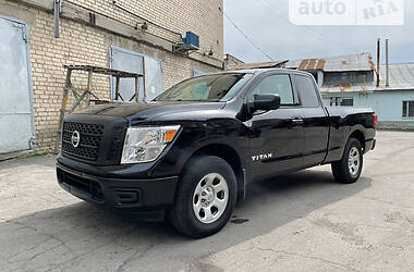 Пикап Nissan Titan 2017 в 