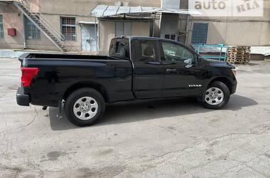 Пикап Nissan Titan 2017 в 