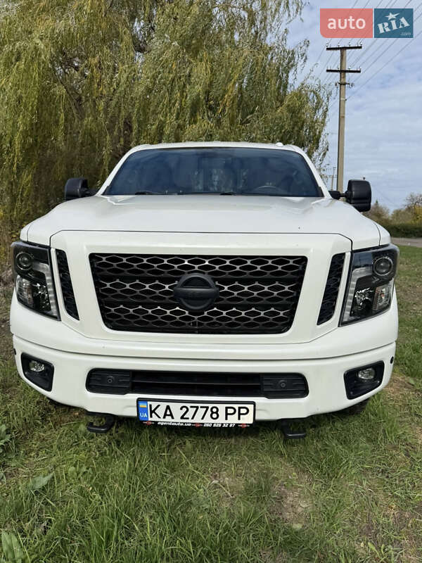 Грузовой фургон Nissan Titan 2018 в Киеве