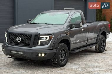 Вантажопасажирський фургон Nissan Titan 2016 в Києві