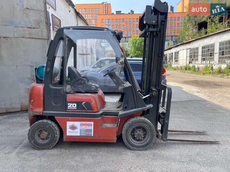 Вилочный погрузчик Nissan UD 2005 в Львове