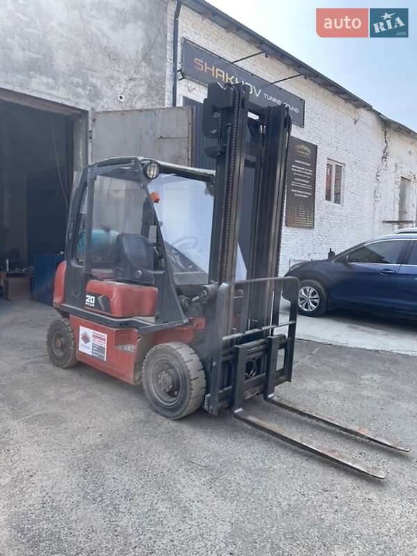 Вилочный погрузчик Nissan UD 2005 в Львове