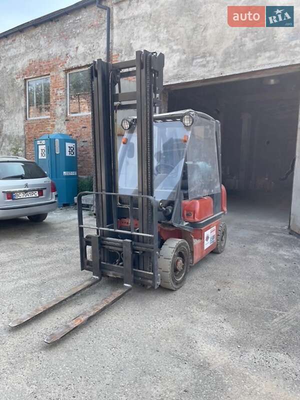 Вилочный погрузчик Nissan UD 2005 в Львове