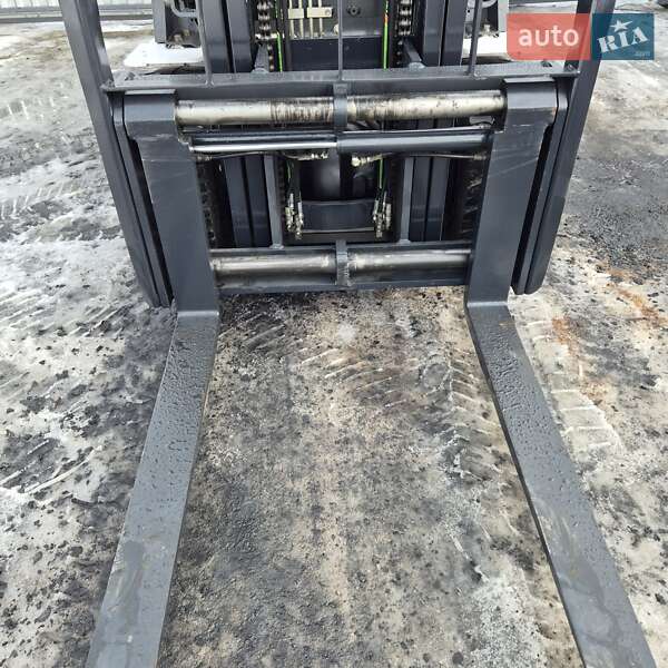 Вилочный погрузчик Nissan UGD 2012 в Пустомытах