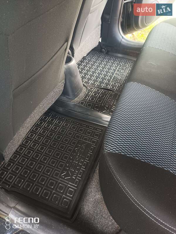 Хетчбек Nissan Versa Note 2015 в Львові