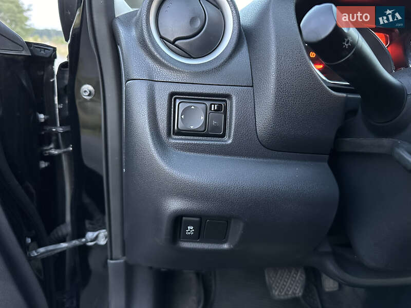 Хэтчбек Nissan Versa Note 2013 в Виннице